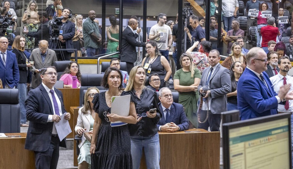 Ameaça à liberdade de ensino: vereadores de POA aprovam projeto inspirado no Escola Sem Partido