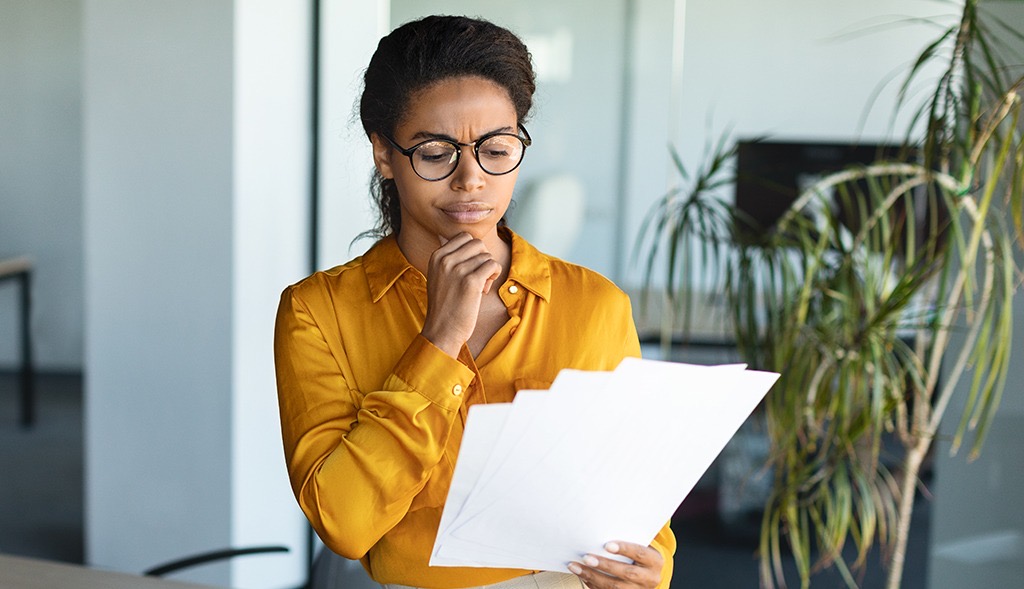 Consumidora busca na Justiça suspensão de pagamento e rescisão de contrato por serviço não prestado